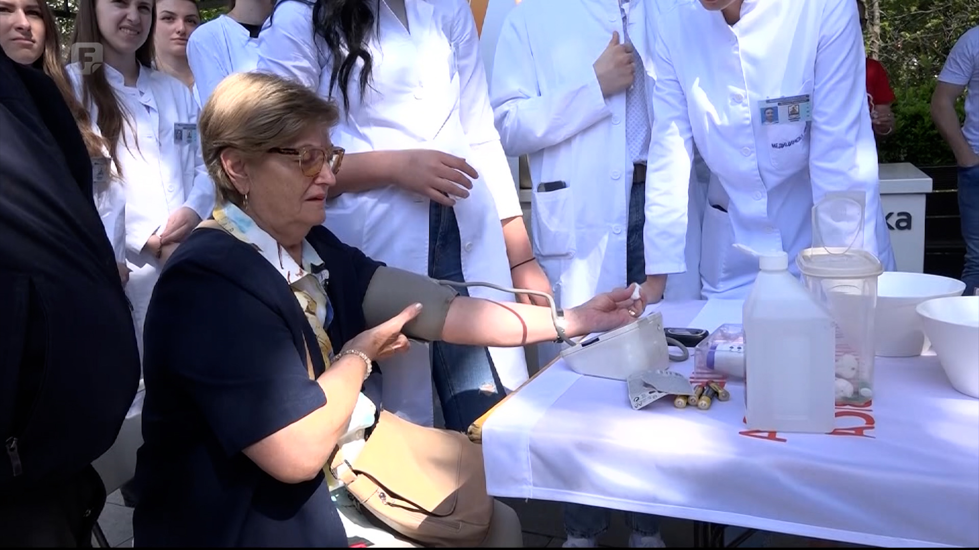 Na Dan medicinskih sestara i tehničara - u Banjoj Luci mjerenje krvnog pritiska i šećera u krvi